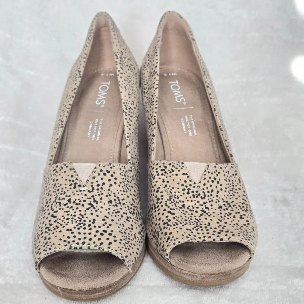 TOMS Michelle Wedge Pump Women's Sz 7.5 Beige Tiny Cheetah Peep Toe Canvas